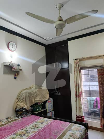 1.5 Marla Flat Available For Rent