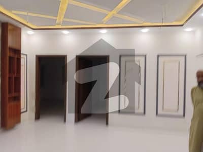 400, SQYARD GROUND FLOOR PORTION AVAILABLE FOR SILENT COMMERCIAL OFFICE USED AVAILABLE VIP LOCATION MAIN ROAD OUT CLASS LOCATION