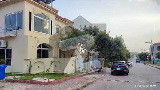 SECTOR C-1 GROUND PORTION IDEAL FOR SMALL FAMILY (OWNER GOING OUT OF COUNTRY)