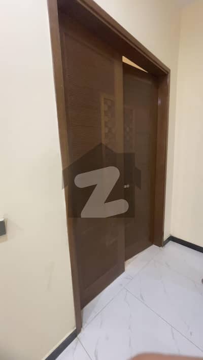 کلفٹن ۔ بلاک 7 کلفٹن,کراچی میں 3 کمروں کا 11 مرلہ فلیٹ 4.3 کروڑ میں برائے فروخت۔