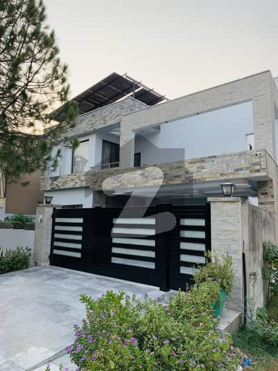 سکھ چین گارڈنز ۔ بلاک اے سکھ چین گارڈنز,لاہور میں 5 کمروں کا 1 کنال مکان 6.5 کروڑ میں برائے فروخت۔