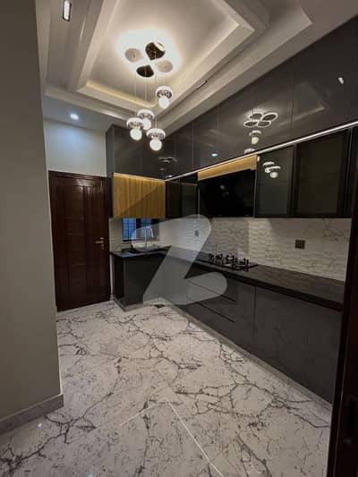 10 Marla full house available for rent