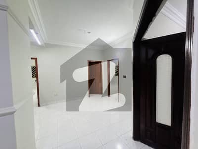 گلستانِِ جوہر ۔ بلاک 13 گلستانِ جوہر,کراچی میں 4 کمروں کا 11 مرلہ فلیٹ 2.05 کروڑ میں برائے فروخت۔