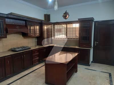 ڈی ایچ اے ڈیفینس فیز 2 ڈی ایچ اے ڈیفینس,اسلام آباد میں 6 کمروں کا 1 کنال مکان 2.8 لاکھ میں کرایہ پر دستیاب ہے۔