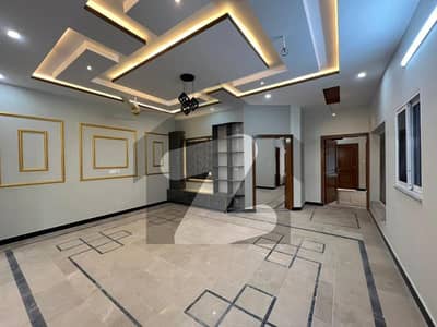 فیصل ٹاؤن - ایف ۔ 18 اسلام آباد میں 5 کمروں کا 8 مرلہ مکان 1.3 لاکھ میں کرایہ پر دستیاب ہے۔