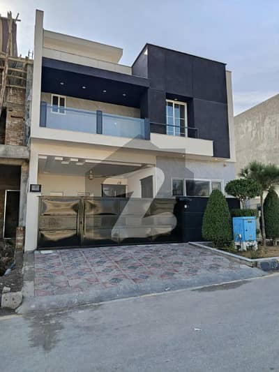 فیصل ہلز ۔ ایگزیکٹو بلاک فیصل ہلز,اسلام آباد میں 5 کمروں کا 8 مرلہ مکان 3.9 کروڑ میں برائے فروخت۔