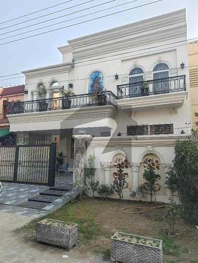 ڈی سی کالونی گوجرانوالہ میں 5 کمروں کا 10 مرلہ مکان 4.25 کروڑ میں برائے فروخت۔