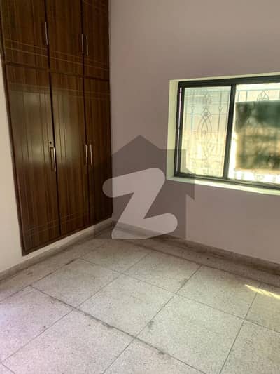 555 Square Yards 50*100 Cda Transfer Corner With Huge Extra Land House Available In F-10/2 On Main Double Road