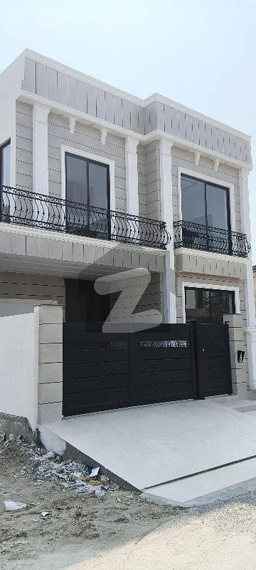 واپڈا سٹی ۔ بلاک ایم واپڈا سٹی,فیصل آباد میں 4 کمروں کا 10 مرلہ مکان 4.25 کروڑ میں برائے فروخت۔