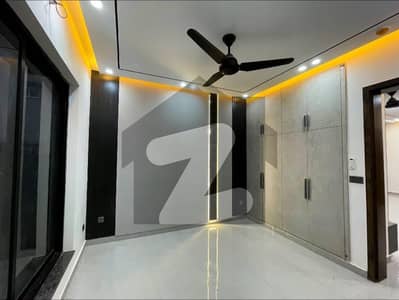 واپڈا ٹاؤن فیز 1 - بلاک جی2 واپڈا ٹاؤن فیز 1,واپڈا ٹاؤن,لاہور میں 4 کمروں کا 5 مرلہ مکان 2.1 کروڑ میں برائے فروخت۔