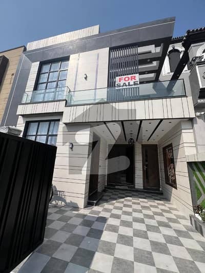 بحریہ ٹاؤن جناح بلاک بحریہ ٹاؤن سیکٹر ای,بحریہ ٹاؤن,لاہور میں 3 کمروں کا 5 مرلہ مکان 2.9 کروڑ میں برائے فروخت۔