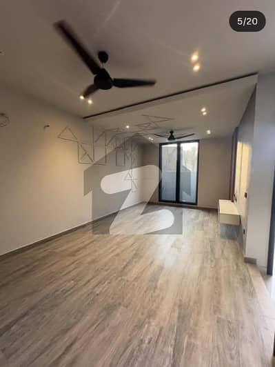 طارق گارڈنز لاہور میں 3 کمروں کا 5 مرلہ مکان 2.55 کروڑ میں برائے فروخت۔