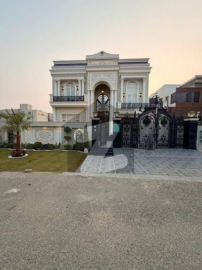 ویلینشیاء ہاؤسنگ سوسائٹی لاہور میں 5 کمروں کا 1 کنال مکان 6.8 کروڑ میں برائے فروخت۔