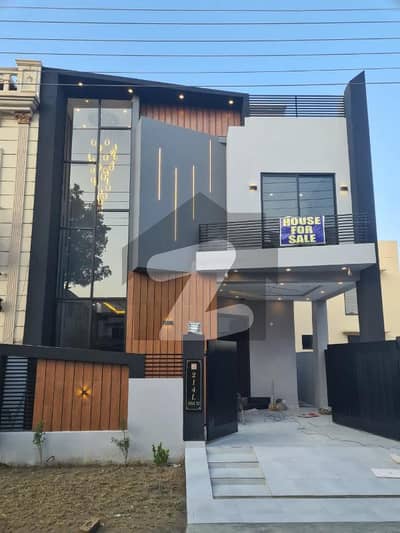 1-3 Years Instalment Plan solid Build 05 Marla Modern House Available In Park View City Lahore