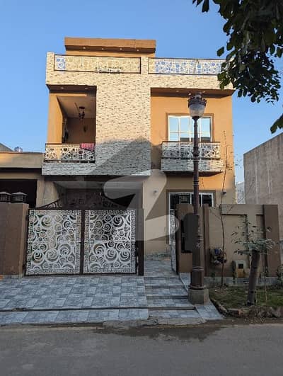 لیک سٹی - سیکٹر ایم-7بی لیک سٹی,رائیونڈ روڈ,لاہور میں 5 کمروں کا 7 مرلہ مکان 3.25 کروڑ میں برائے فروخت۔