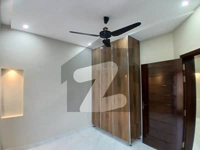 ویلینشیاء ہاؤسنگ سوسائٹی لاہور میں 3 کمروں کا 5 مرلہ مکان 2.5 کروڑ میں برائے فروخت۔