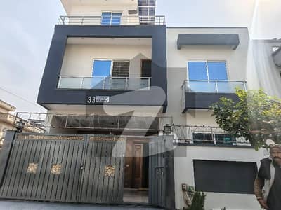 جی ۔ 13 اسلام آباد میں 6 کمروں کا 8 مرلہ مکان 6.2 کروڑ میں برائے فروخت۔