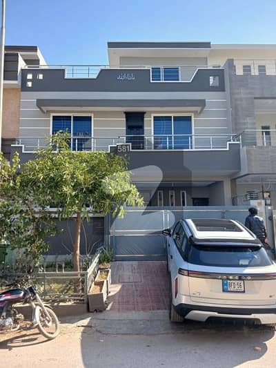 جی ۔ 13 اسلام آباد میں 3 کمروں کا 10 مرلہ بالائی پورشن 1.0 لاکھ میں کرایہ پر دستیاب ہے۔