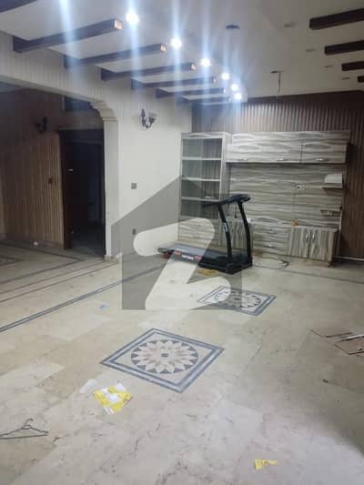 علامہ اقبال ٹاؤن لاہور میں 4 کمروں کا 10 مرلہ مکان 3.75 کروڑ میں برائے فروخت۔