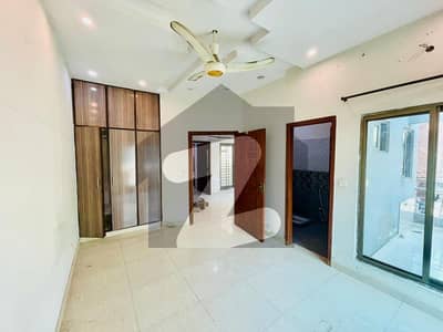 علی پارک کینٹ,لاہور میں 3 کمروں کا 2 مرلہ مکان 55.0 ہزار میں کرایہ پر دستیاب ہے۔