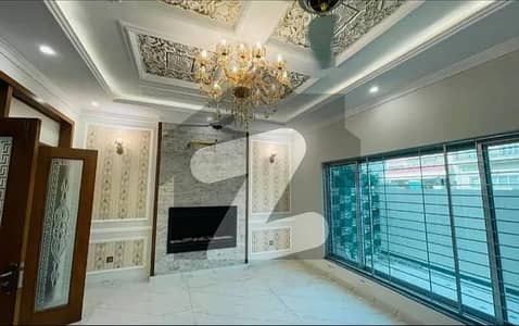 بحریہ ٹاؤن جاسمین بلاک بحریہ ٹاؤن سیکٹر سی,بحریہ ٹاؤن,لاہور میں 4 کمروں کا 10 مرلہ مکان 3.65 کروڑ میں برائے فروخت۔