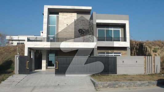 ایم پی سی ایچ ایس - بلاک سی ایم پی سی ایچ ایس ۔ ملٹی گارڈنز,بی ۔ 17,اسلام آباد میں 6 کمروں کا 1 کنال مکان 7.5 کروڑ میں برائے فروخت۔