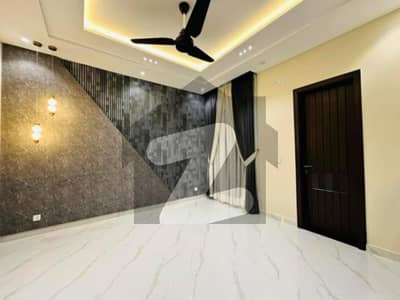 بحریہ ٹاؤن اوورسیز A بحریہ ٹاؤن اوورسیز انکلیو,بحریہ ٹاؤن,لاہور میں 5 کمروں کا 10 مرلہ مکان 1.8 لاکھ میں کرایہ پر دستیاب ہے۔