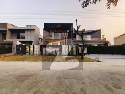 2 KANAL BRAND NEW FACING PARK VILLA AVAILBEL FOR SALE IN PRIME LOCATION OF VALENCIA TOWN 2 KANAL BRAND NEW FACING PARK VILLA AVAILBEL FOR SALE IN PRIME LOCATION OF VALENCIA TOWN