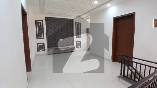 بش ایگزیکٹو ولاز ملتان میں 3 کمروں کا 5 مرلہ بالائی پورشن 46.0 ہزار میں کرایہ پر دستیاب ہے۔