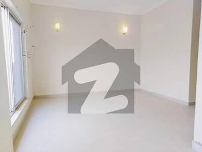 3Bed DDL 200sq Yd Villa FOR SALE. All Amenities Nearby Including Parks, Mosques And Gallery