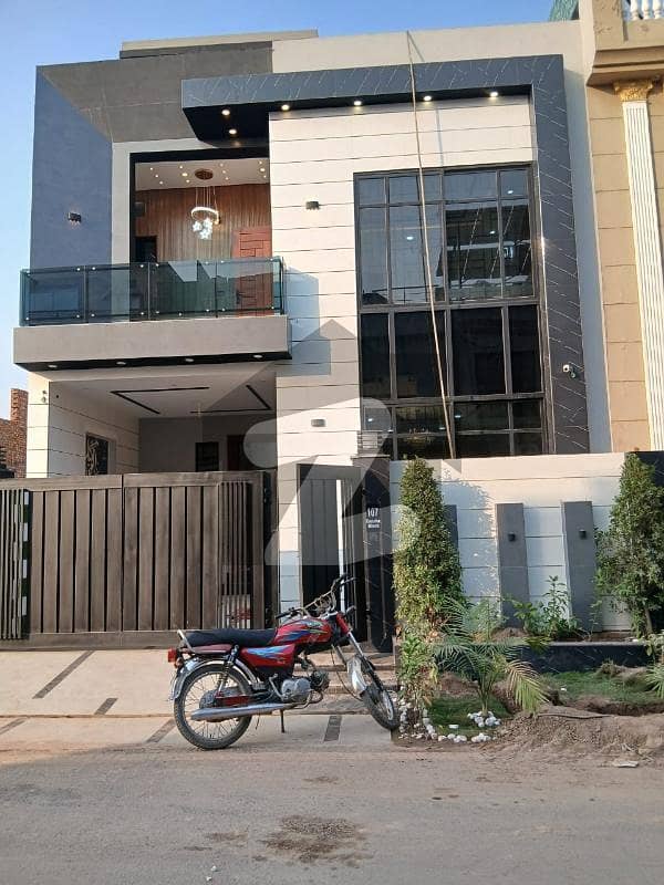 05-Marla Brand New House For Sale SUPER PRIME Location 05-Marla Brand New House For Sale SUPER PRIME Location