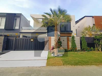 طارق گارڈنز لاہور میں 1 کنال مکان 14.5 کروڑ میں برائے فروخت۔