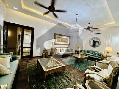 ڈی ایچ اے فیز 8 ڈی ایچ اے ڈیفینس,کراچی میں 6 کمروں کا 2 کنال مکان 55.0 کروڑ میں برائے فروخت۔