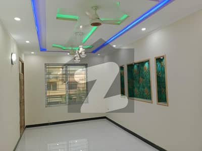 رِیور گارڈن اسلام آباد میں 8 کمروں کا 10 مرلہ مکان 1.5 لاکھ میں کرایہ پر دستیاب ہے۔