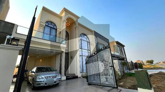 ڈی ایچ اے فیز 7 - بلاک وائے فیز 7,ڈیفنس (ڈی ایچ اے),لاہور میں 3 کمروں کا 10 مرلہ مکان 5.55 کروڑ میں برائے فروخت۔