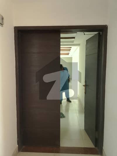 عسکری 10 عسکری,لاہور میں 3 کمروں کا 10 مرلہ فلیٹ 1.3 لاکھ میں کرایہ پر دستیاب ہے۔