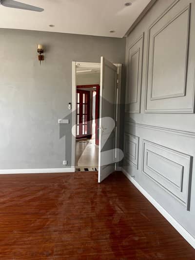 عمارکینیان ویوز اسلام آباد میں 4 کمروں کا 10 مرلہ مکان 1.5 لاکھ میں کرایہ پر دستیاب ہے۔