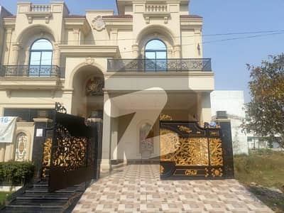 Spacious 7-Bedroom 10 Marla House for Sale Jubilee Town