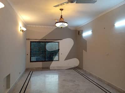 آئی ۔ 8/4 آئی ۔ 8,اسلام آباد میں 3 کمروں کا 14 مرلہ بالائی پورشن 1.75 لاکھ میں کرایہ پر دستیاب ہے۔