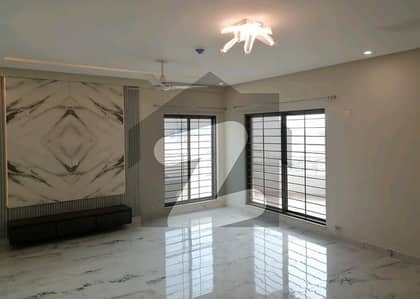 In Askari 10 - Sector S Flat For Sale Sized 12 Marla