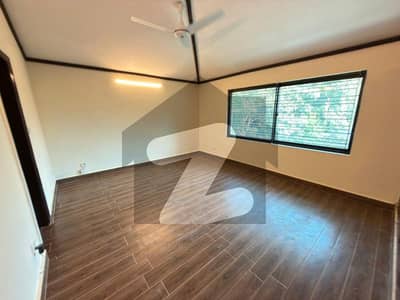 HOUSE FOR RENT IN F-8