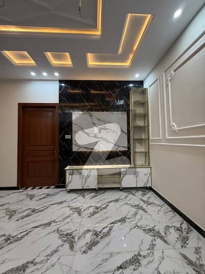 آفیسرز ہوم سوسائٹی ورسک روڈ,پشاور میں 6 کمروں کا 5 مرلہ مکان 2.45 کروڑ میں برائے فروخت۔