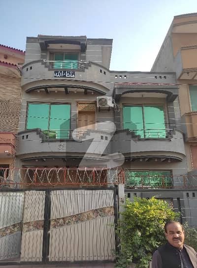 25x40 Beautiful House For Rent In G13