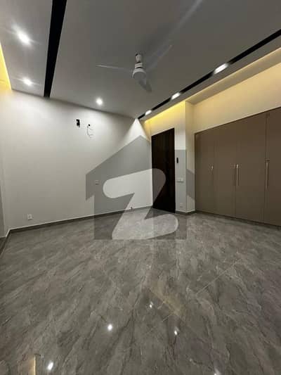 ڈی ایچ اے فیز 8 ڈیفنس (ڈی ایچ اے),لاہور میں 3 کمروں کا 1 کنال بالائی پورشن 1.5 لاکھ میں کرایہ پر دستیاب ہے۔