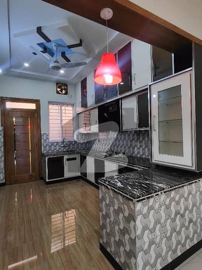 جناح گارڈنز ایف ای سی ایچ ایس,اسلام آباد میں 5 کمروں کا 8 مرلہ مکان 3.5 کروڑ میں برائے فروخت۔