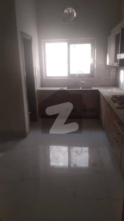 1 Kanal 5 bed house,tile flooring facing park