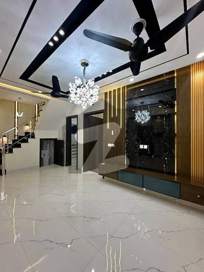 بحریہ ٹاؤن سیکٹر ای بحریہ ٹاؤن,لاہور میں 3 کمروں کا 5 مرلہ مکان 90.0 ہزار میں کرایہ پر دستیاب ہے۔