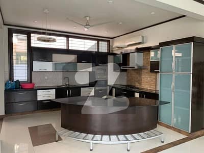 Big Chance Deal Slightly Used 700 Yard Bungalow For Sale Near Park Prime Location