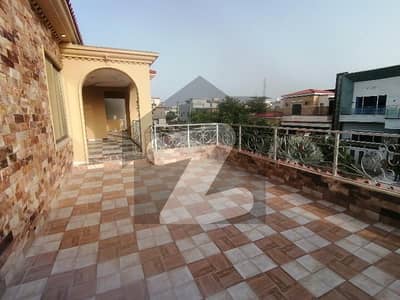 Premium Prime Location 5 Marla House Is Available For rent In Multan