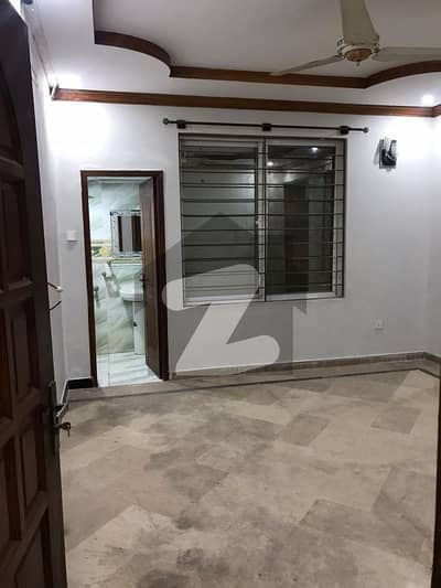 ای ۔ 11 اسلام آباد میں 6 کمروں کا 12 مرلہ مکان 2.75 لاکھ میں کرایہ پر دستیاب ہے۔